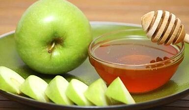 aurpegiko azala gaztetzeko sagar maskara