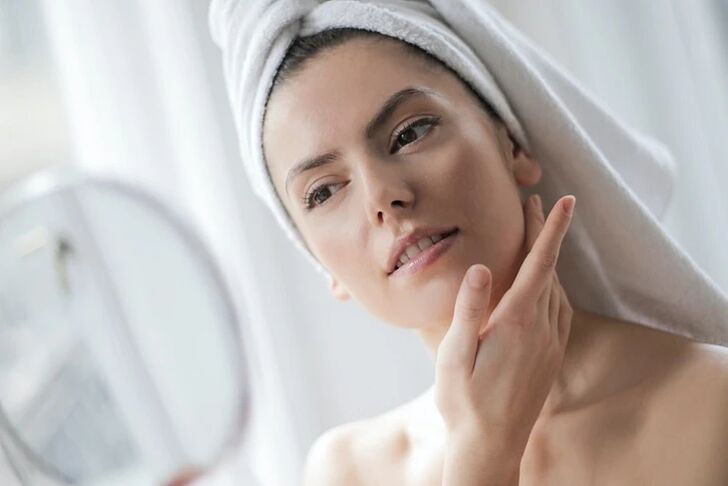 Azala ederra duen neska